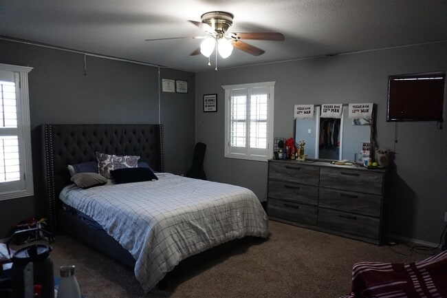 Building Photo - 336 Sabal Loop