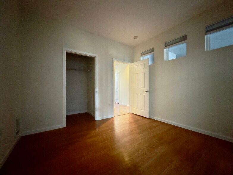 Building Photo - 1121 40th St