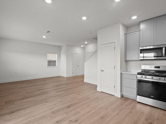 Building Photo - The Birch - - 3 Bedroom, 2.5 Bath single f...