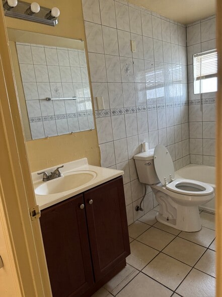 Building Photo - 15268 Center St