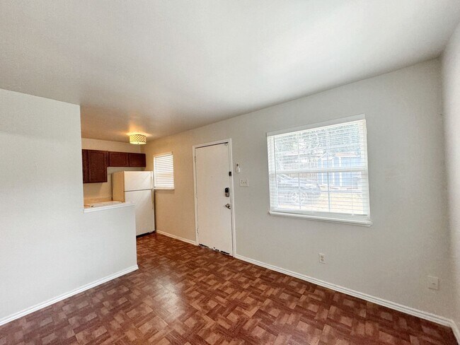Building Photo - Quaint Apartment in Denver Heights