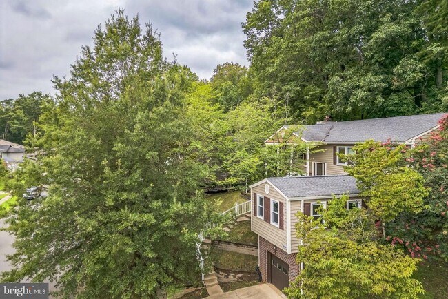 Building Photo - 16080 Deer Park Dr