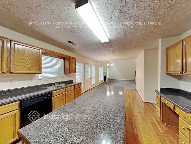 Building Photo - 1027 Shadow Lake Dr