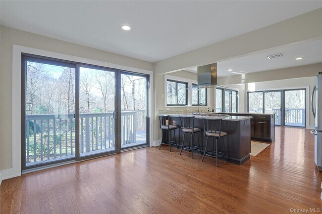 Building Photo - 300 Clausland Mountain Rd