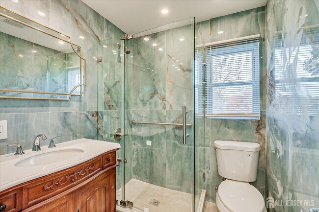 Building Photo - 385 Pierson Ave