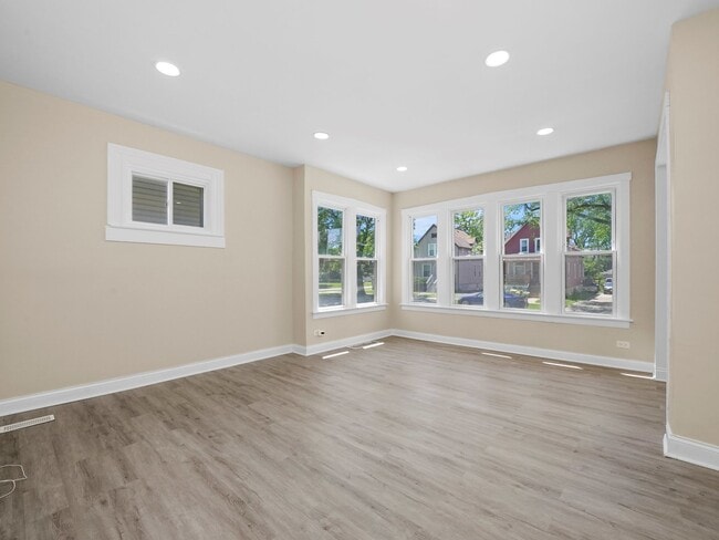 Building Photo - 811 S 7th Ave