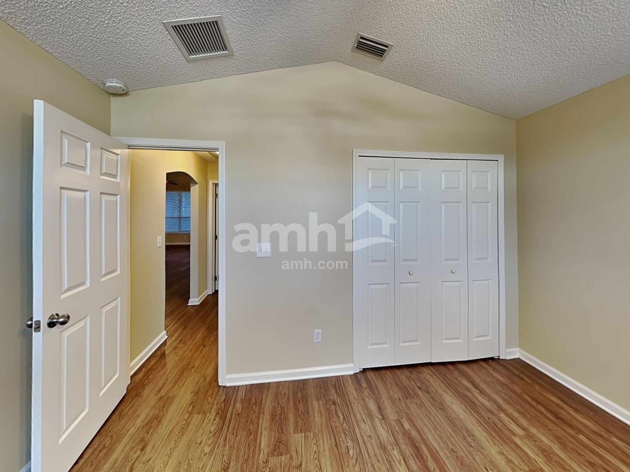Building Photo - 807 Hickory Knolls Dr