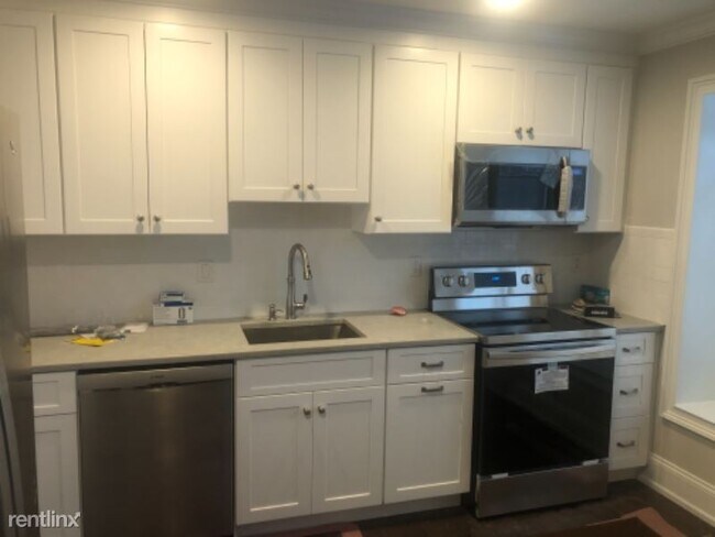 Building Photo - 5 Meadow Ln
