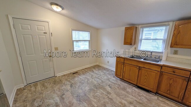 Building Photo - Cared for Home Includes Washer/Dryer