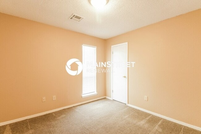 Building Photo - 3 Bedroom Pet-Friendly Home in Oklahoma City, OK with Main Street Renewal