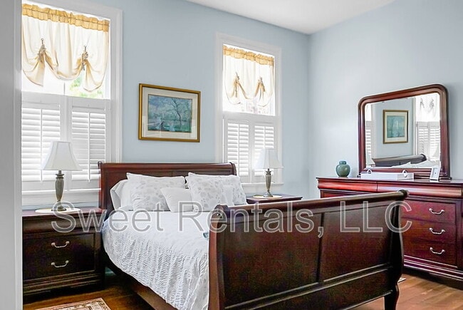 Building Photo - 6 Wentworth St