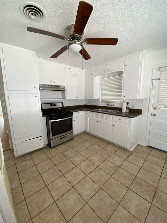 Building Photo - 1711 Brentwood St