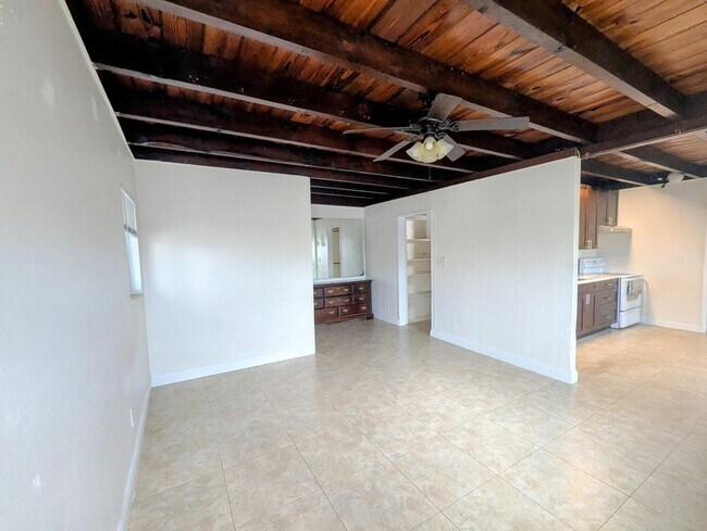 Building Photo - 321 SE 15th Ave