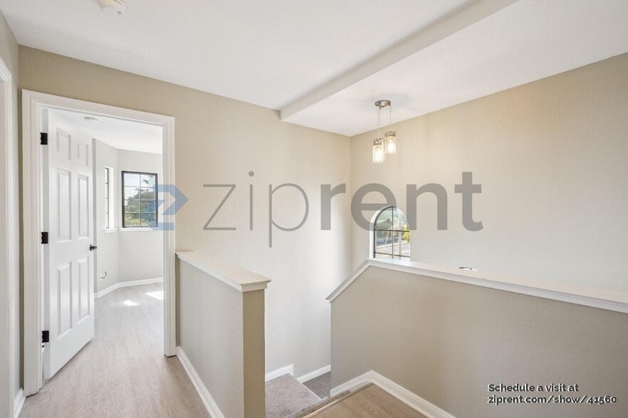 Building Photo - 225 Moana Pl