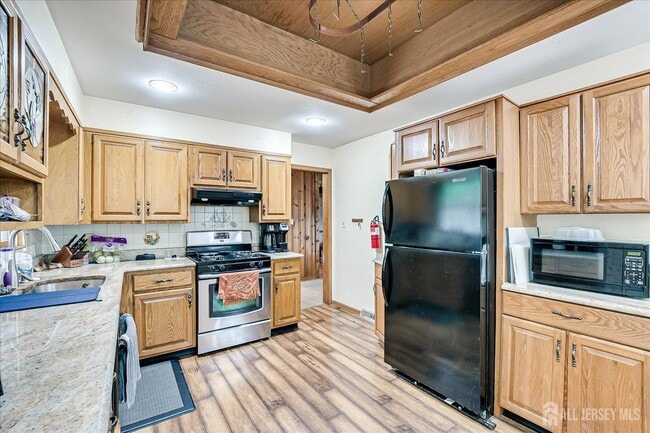 Building Photo - 23 Cardownie St