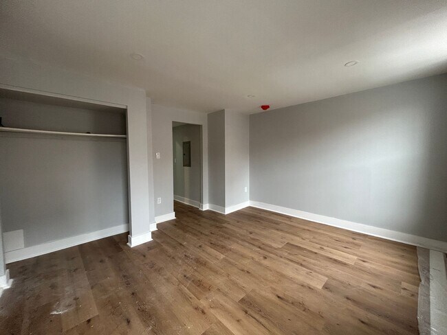 Building Photo - 430 Dickinson St