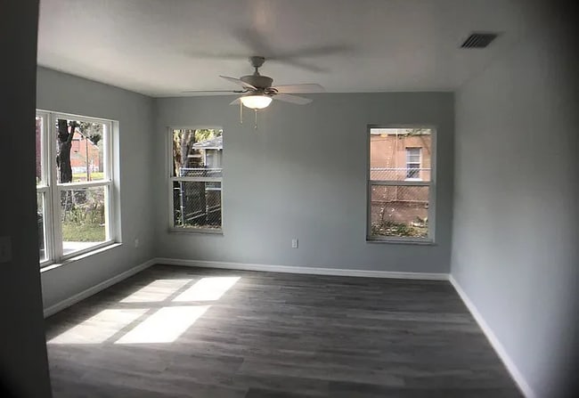 Primary Photo - Free 50 inch flat screen TV with every sig...