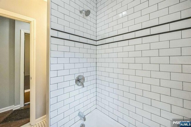 Building Photo - 541 Union Ave