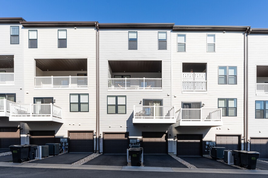 Building Photo - 824 Wesley Ln