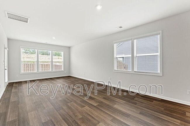 Building Photo - 644 Manitou Cir