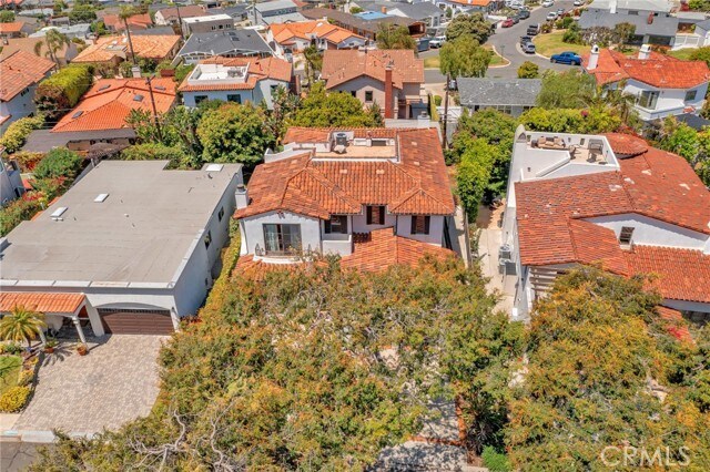 Building Photo - 221 Vía Alameda