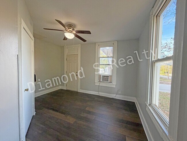 Building Photo - 2052 N Taylor Ave