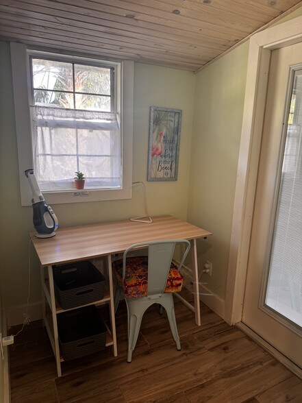 Desk area with view of yard - 124 19th Ave S