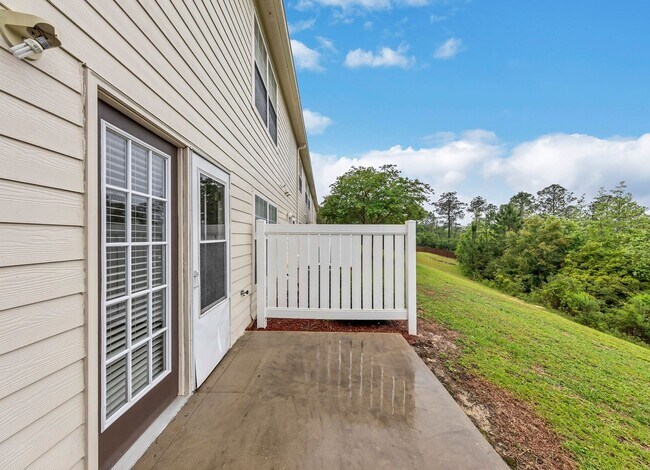 Building Photo - MOVE IN SPECIAL...$150 off your first mont...
