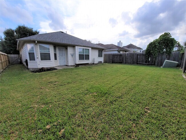 Building Photo - 12406 Magnolia Canyon