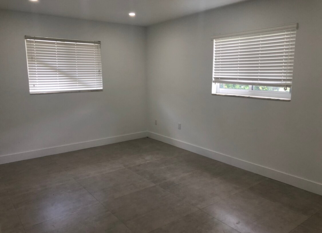 Building Photo - 339 Alesio Ave