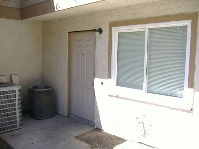 Building Photo - 28701 Calle Del Lago