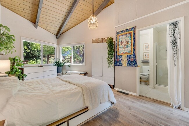 Building Photo - Boulder Creek Sanctuary! 50% off 1st months rent!