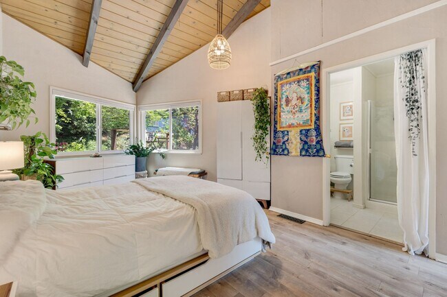 Building Photo - Boulder Creek Sanctuary!