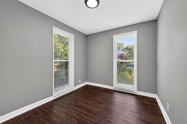 Building Photo - 725 Berick Dr