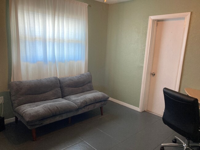 Building Photo - 1933 Madison Ave