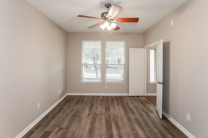Building Photo - 10200 Cedar Lake Dr