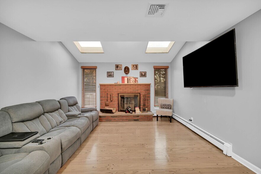 Building Photo - 15 Sweetwood Ct