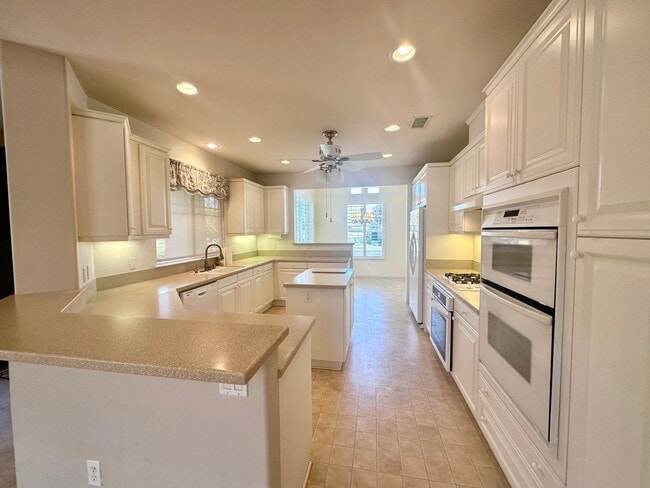 Building Photo - 3 BEDROOM 2 BATH HOME IN THE VINTAGE AT RIVER OAKS 55+ SENIOR COMMUNITY * MUST BE 55 OR OLDER*