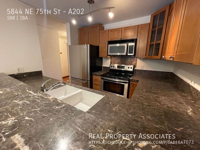 Building Photo - Pet Friendly 1 bed condo (incl:WSG + 1 par...