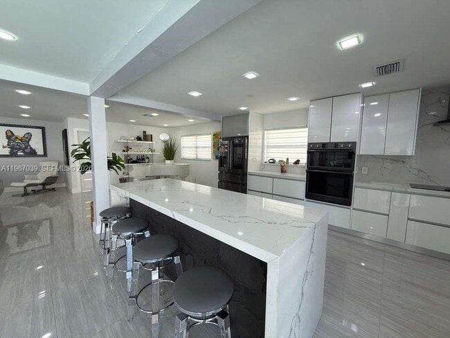 Building Photo - 4801 W Park Rd