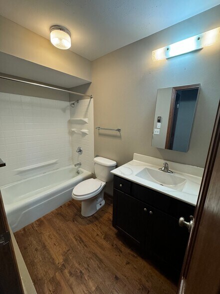 Building Photo - 335 Rae Ln