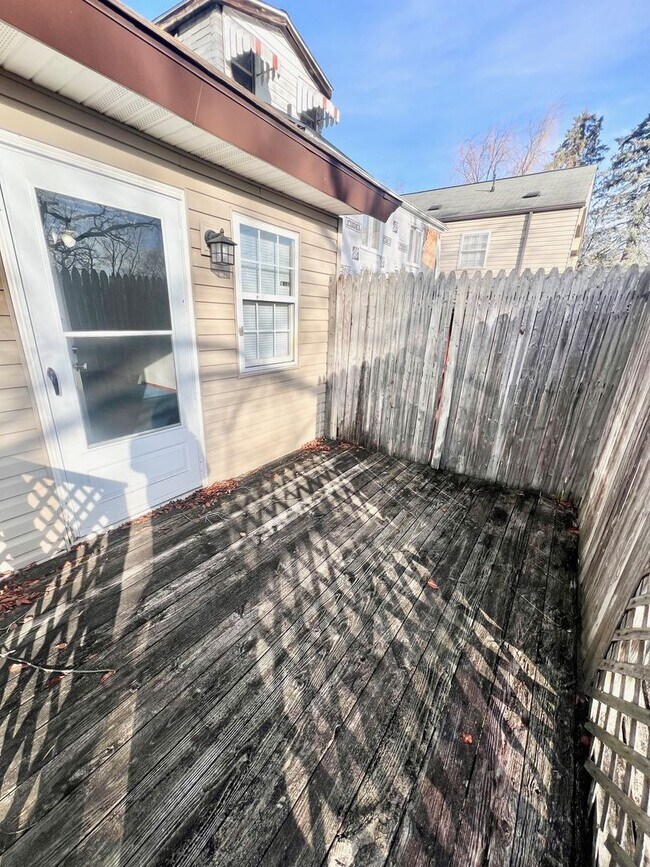 Building Photo - 209 E Wynoka St