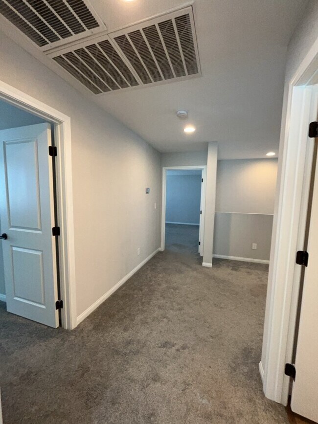 Building Photo - 2122 Bethesda Fountain Rd