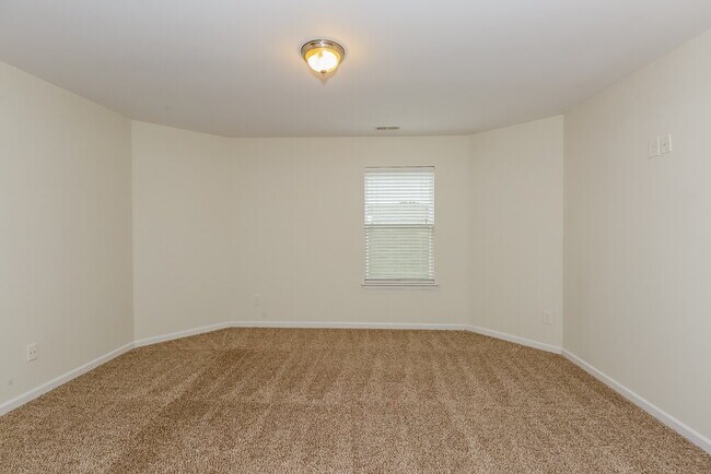 Building Photo - 7911 Hereford St