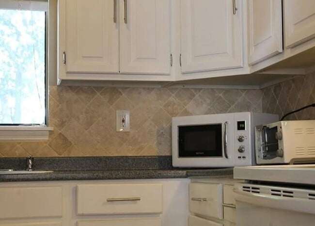 Building Photo - 15 Renwick St