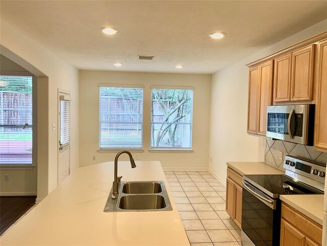 Building Photo - 130 Ledgestone Pl