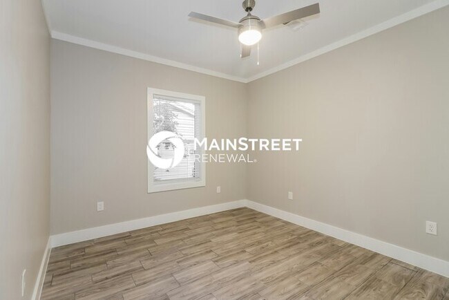 Building Photo - 4 Bedroom Pet-Friendly Home in Houston, TX with Main Street Renewal