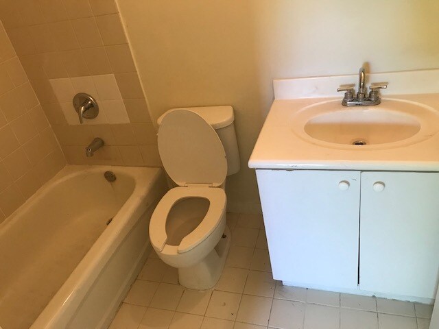 Building Photo - 917 SW 8th Pl