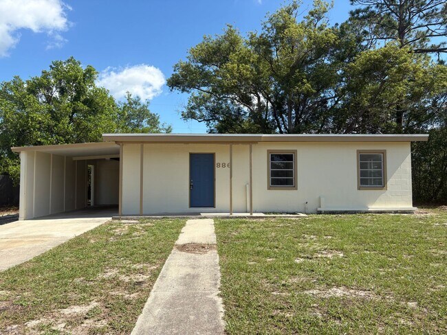 Building Photo - Totally Remodeled Deltona Beauty