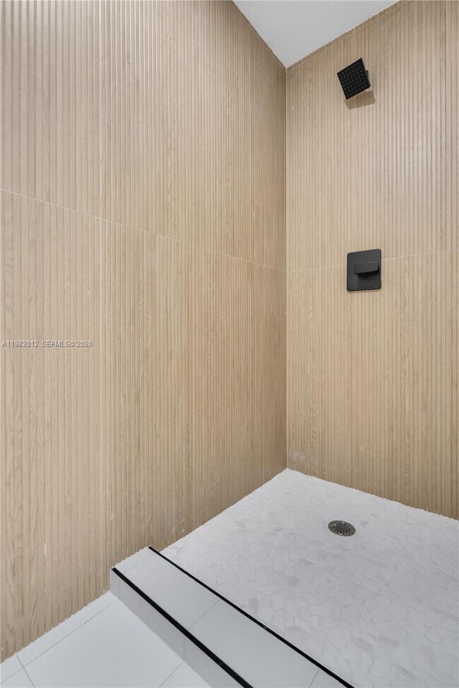 Building Photo - 1037 NW 2nd St